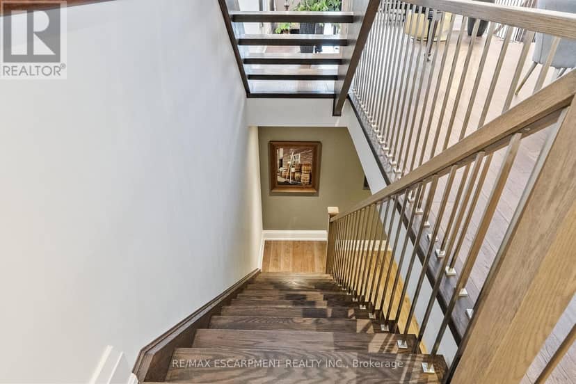 24 Cayuga Avenue — photo 36 of 40