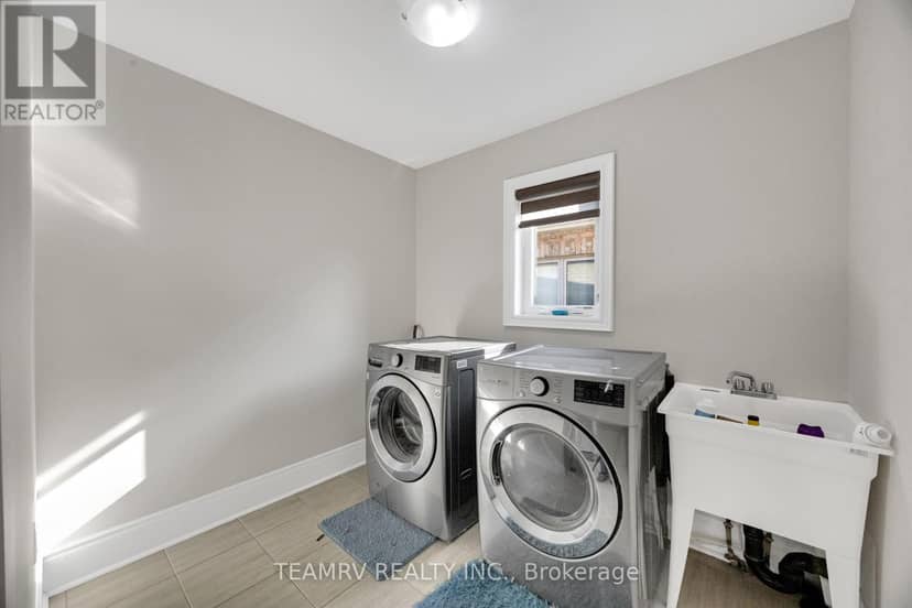 1161 Upper Thames Drive — photo 32 of 40