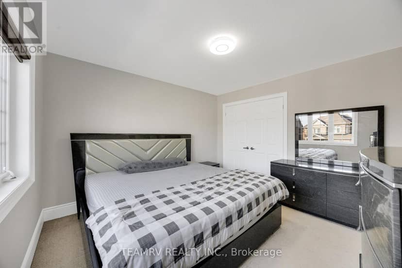 1161 Upper Thames Drive — photo 36 of 40