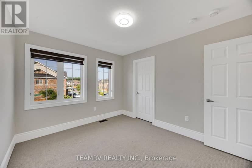 1161 Upper Thames Drive — photo 38 of 40