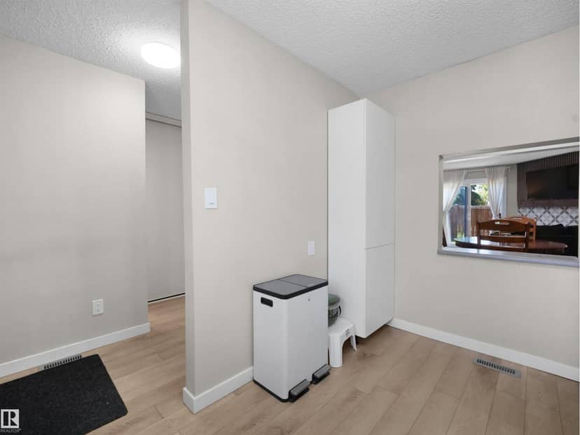 575 Dunluce Rd NW — photo 9 of 40