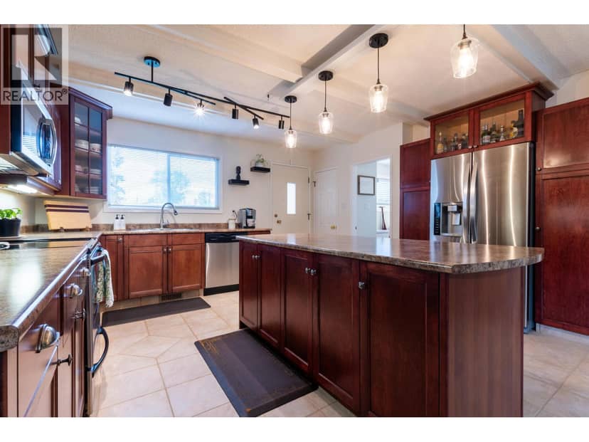 1625 GILLETT STREET, Prince George, photo 4