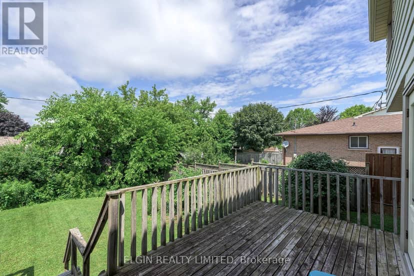 41 Luton Crescent — photo 13 of 40