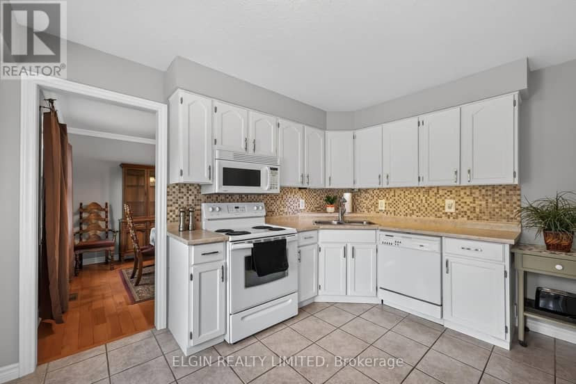 41 Luton Crescent — photo 20 of 40