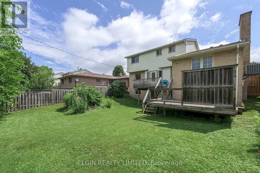 41 Luton Crescent — photo 8 of 40