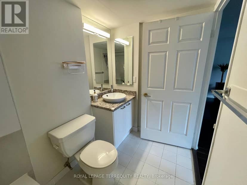 1009 - 30 Greenfield Avenue — photo 15 of 40