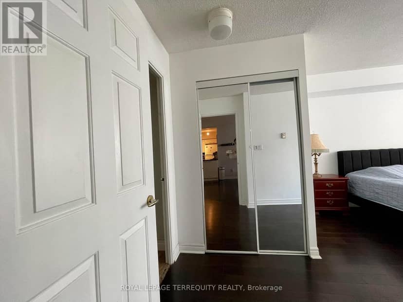 1009 - 30 Greenfield Avenue — photo 19 of 40