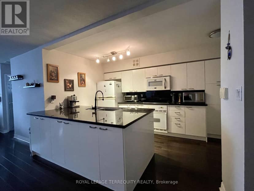 1009 - 30 Greenfield Avenue — photo 2 of 40