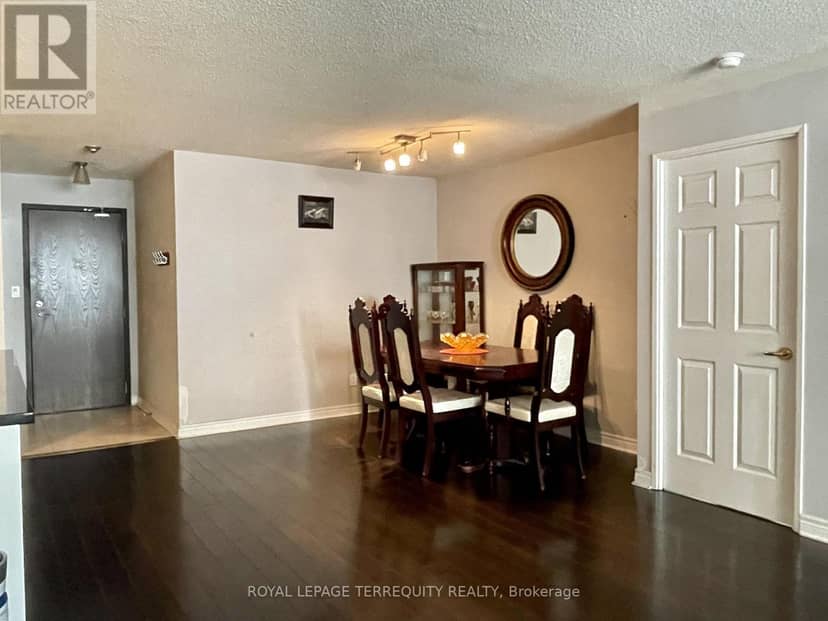 1009 - 30 Greenfield Avenue — photo 7 of 40
