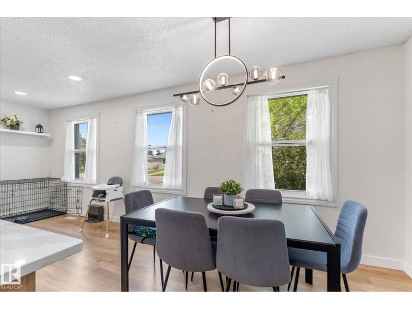4009 37 AV NW — photo 12 of 40
