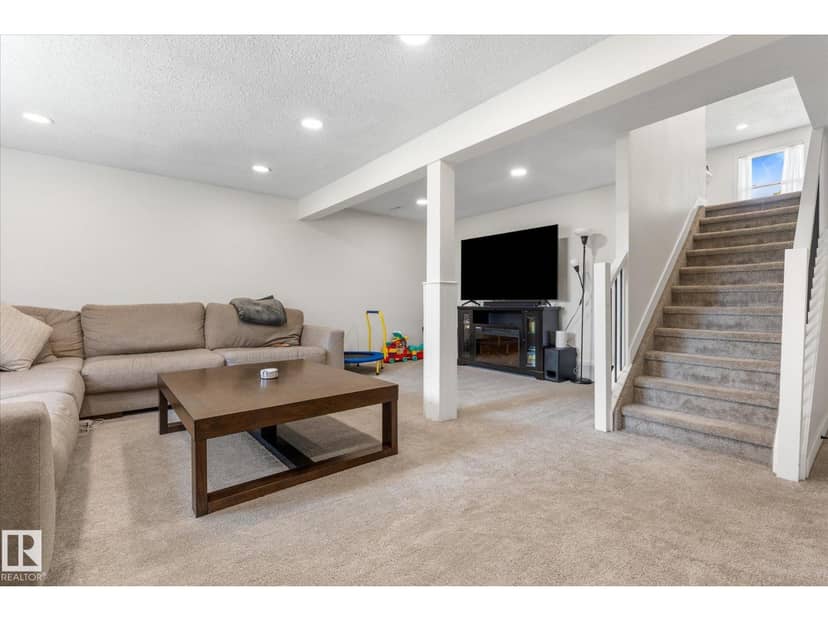 4009 37 AV NW — photo 28 of 40
