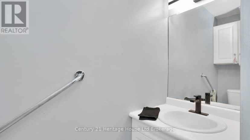 117 Wonham Street S — photo 13 of 40