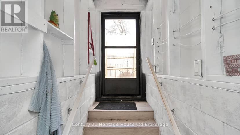 117 Wonham Street S — photo 24 of 40