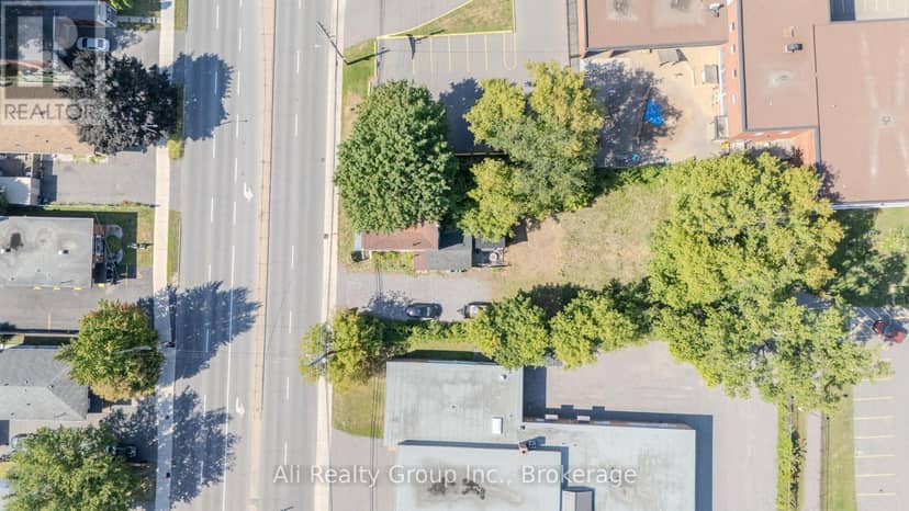 713 St Laurent Boulevard, Ottawa, photo 5