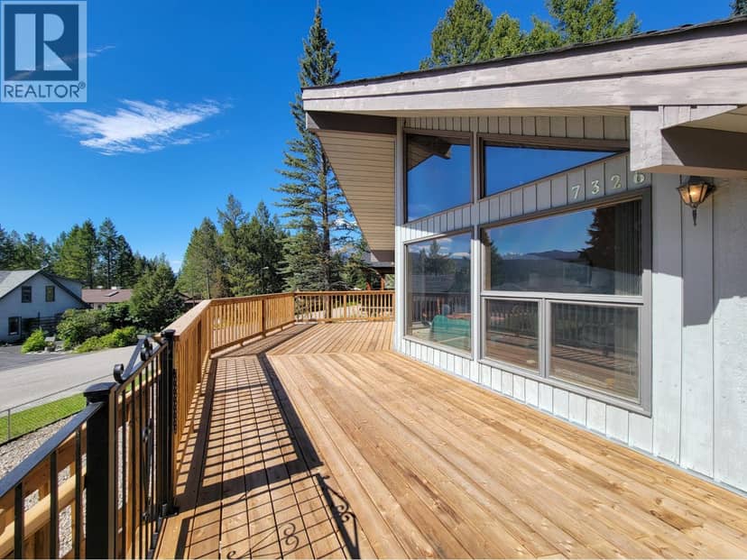 7326 GLACIER Drive, Radium Hot Springs, photo 3