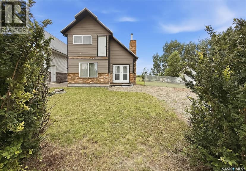 403 Smith CRESCENT — photo 1 of 18