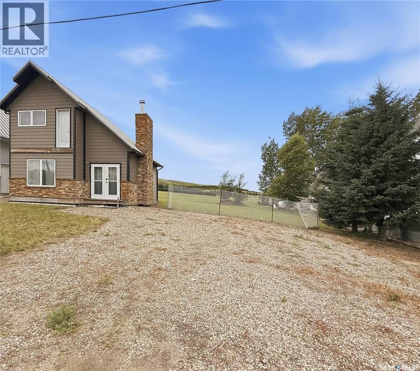 403 Smith CRESCENT — photo 15 of 18