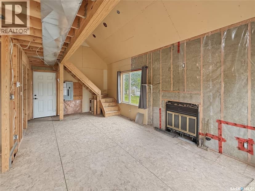 403 Smith CRESCENT — photo 4 of 18