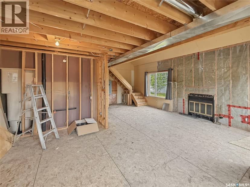 403 Smith CRESCENT — photo 5 of 18