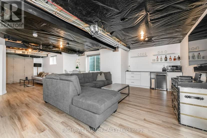 238 De L'etang Street — photo 33 of 40