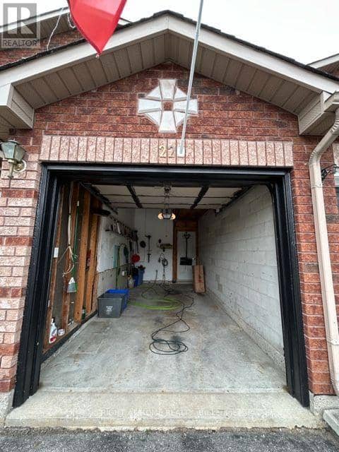 22 Lion's Gate Boulevard — photo 18 of 20