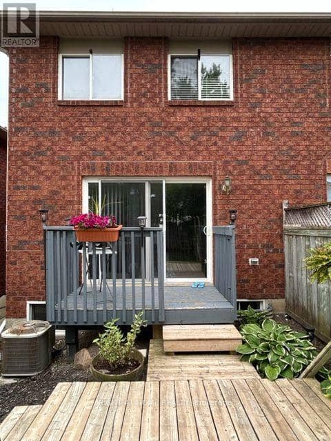 22 Lion's Gate Boulevard — photo 20 of 20