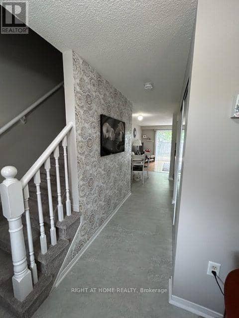 22 Lion's Gate Boulevard, Barrie, photo 3