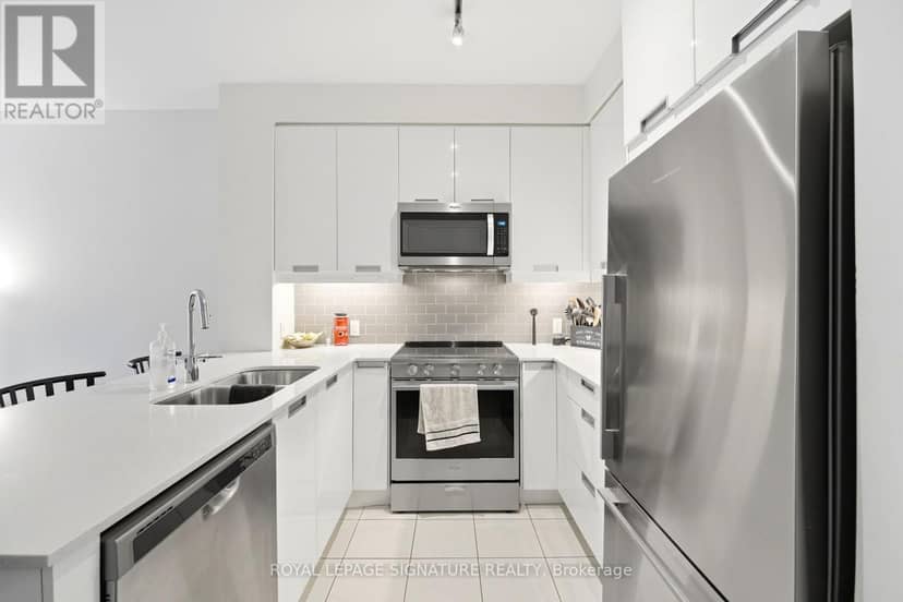 212 - 65 Watergarden Drive — photo 12 of 25