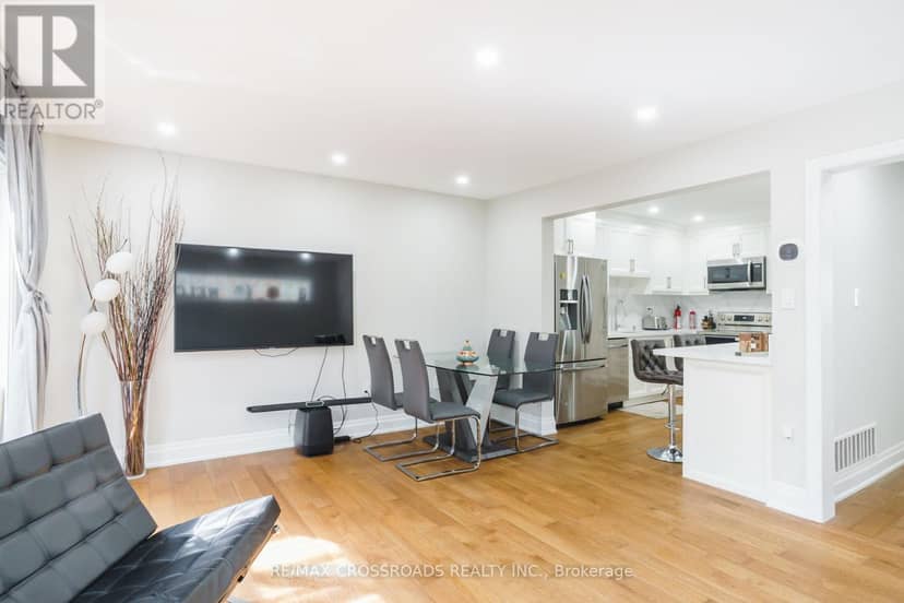 50 Widdifield Avenue, Newmarket, photo 4