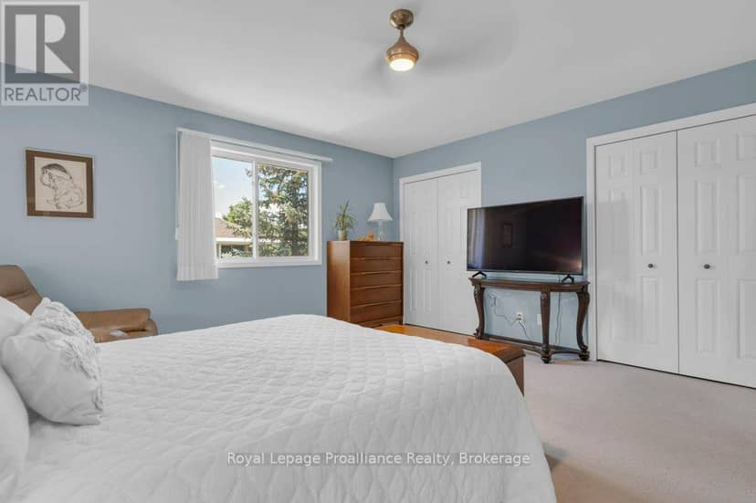 31 Hemlock Crescent — photo 22 of 40