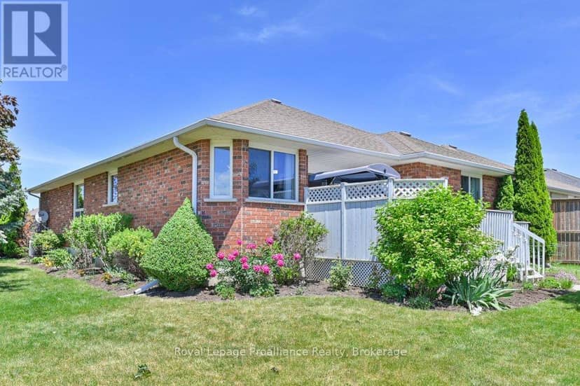 31 Hemlock Crescent — photo 40 of 40