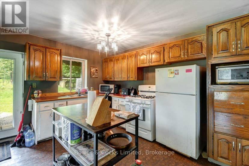 161 & 262 Colbourne Road, Bancroft, photo 8