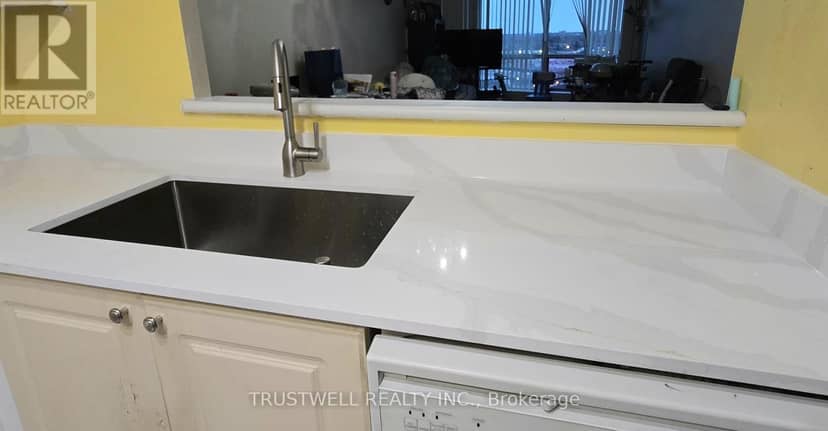 1509 - 8 Lee Centre Drive — photo 14 of 38