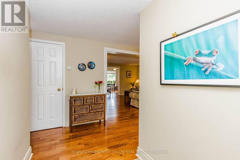118 Tecumseth Pines Drive — photo 7 of 40