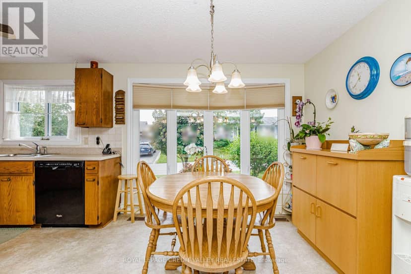 118 Tecumseth Pines Drive — photo 8 of 40