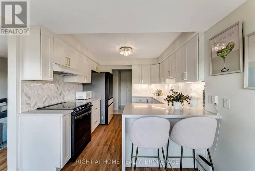 802 - 2190 Lakeshore Road — photo 10 of 40