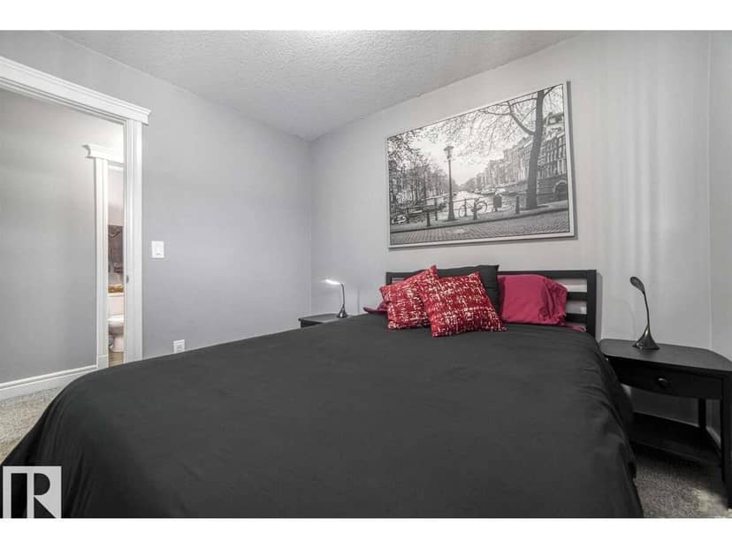 5265 52 ST — photo 11 of 26