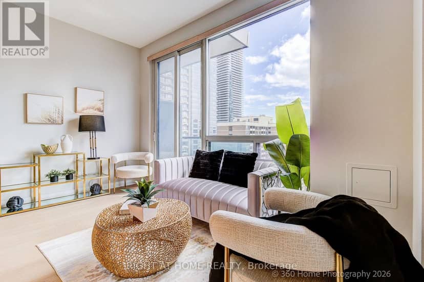 1907 - 1121 Bay Street — photo 11 of 27