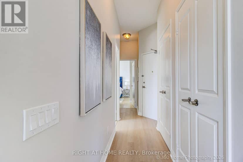 1907 - 1121 Bay Street — photo 18 of 27
