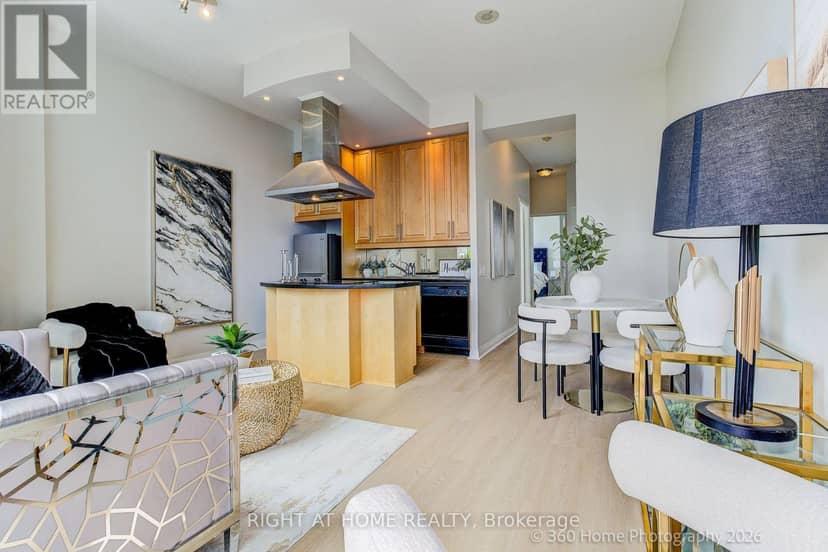 1907 - 1121 Bay Street — photo 5 of 27