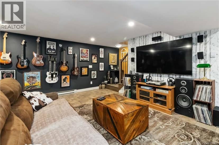 11 Tucker — photo 19 of 29