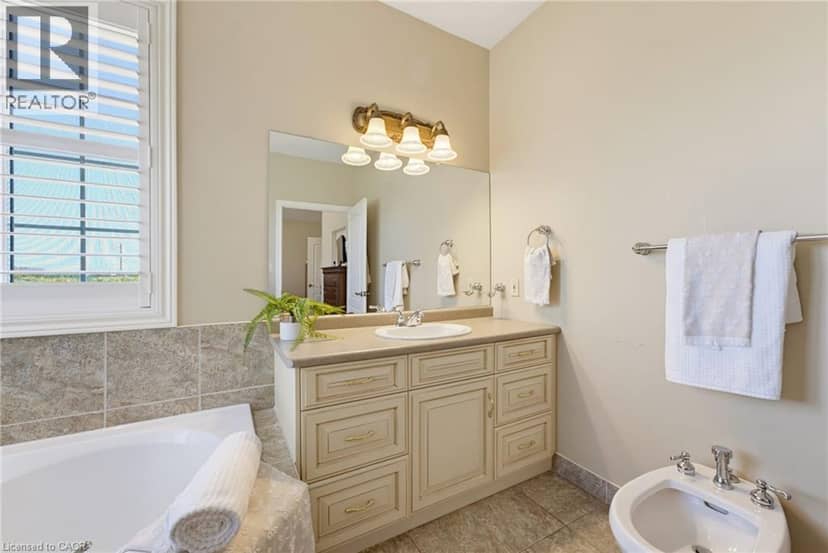 4188 VICTORIA Avenue — photo 24 of 40