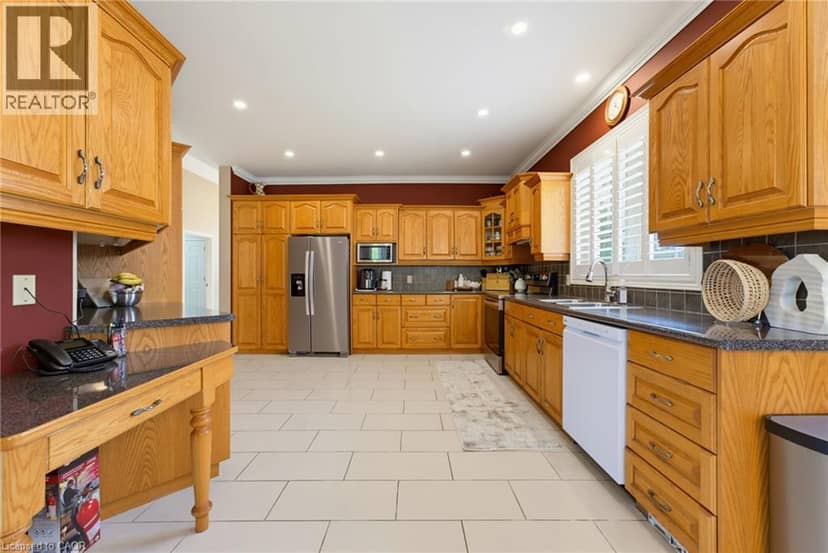 4188 VICTORIA Avenue — photo 16 of 40