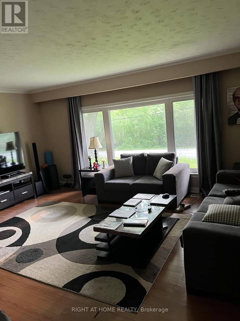 4 Wendy Way — photo 2 of 17