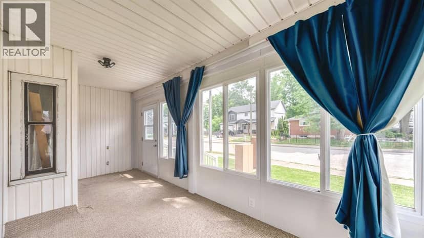 441 Queen Street, Petrolia, photo 6