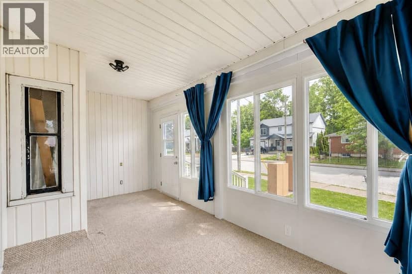 441 Queen Street, Petrolia, photo 7