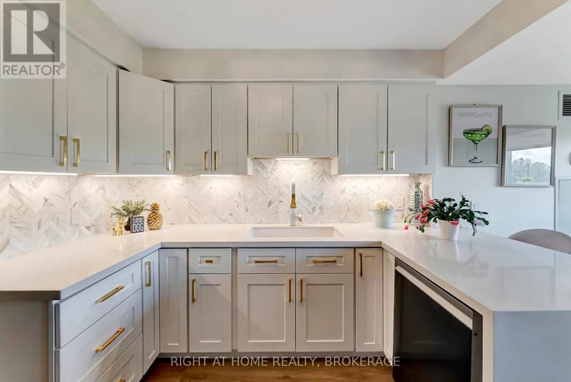 802 - 2190 Lakeshore Road — photo 8 of 40