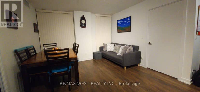 426 - 8 Trent Avenue — photo 13 of 29