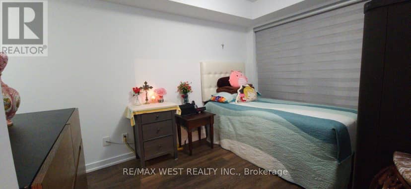426 - 8 Trent Avenue — photo 17 of 29
