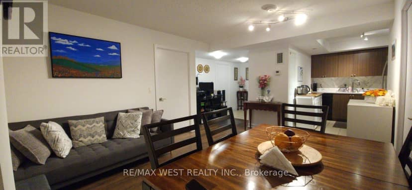 426 - 8 Trent Avenue — photo 9 of 29